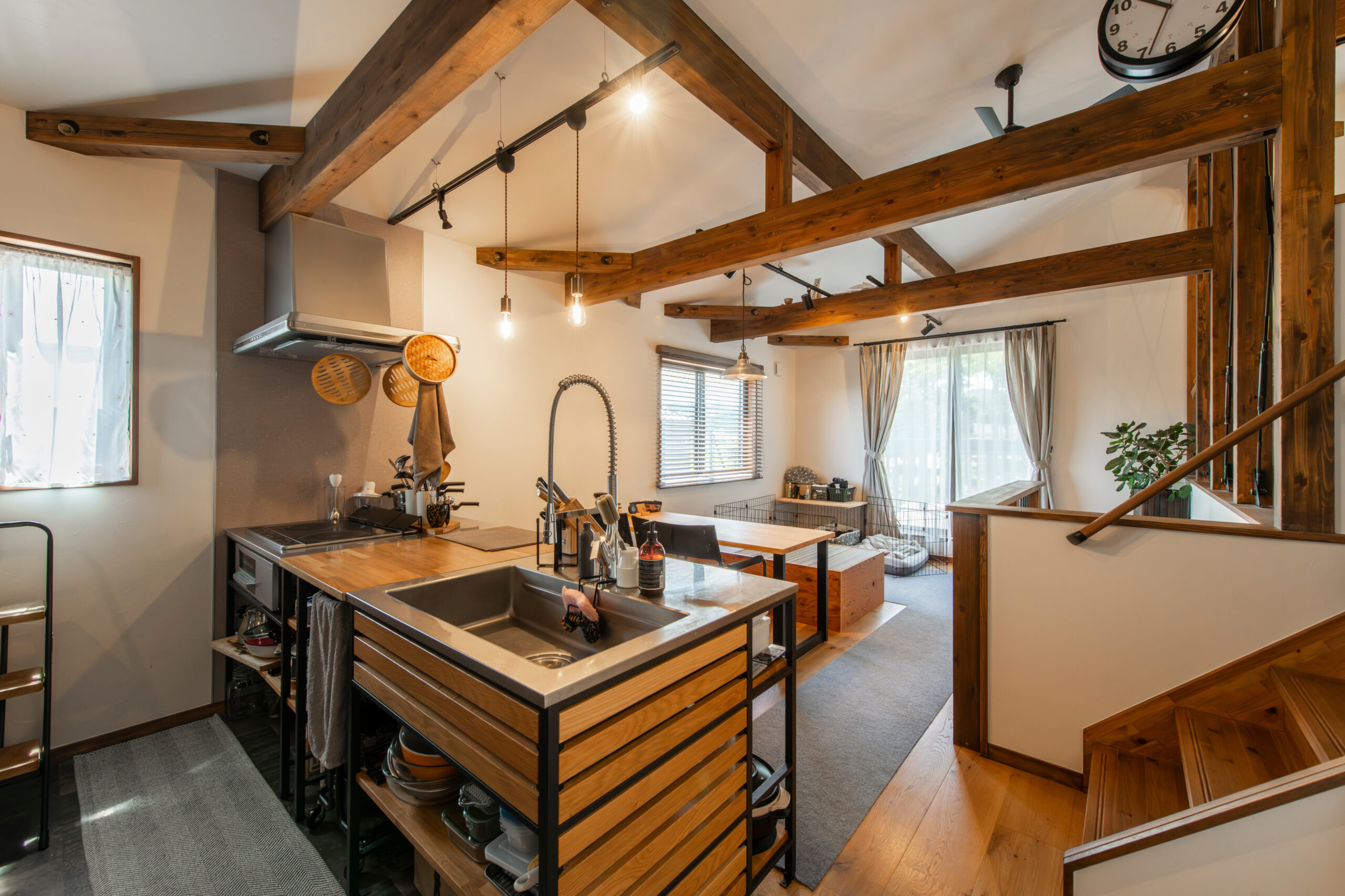 「土間派×スキップ派」ふたりのコダワリと愛犬「ビス...