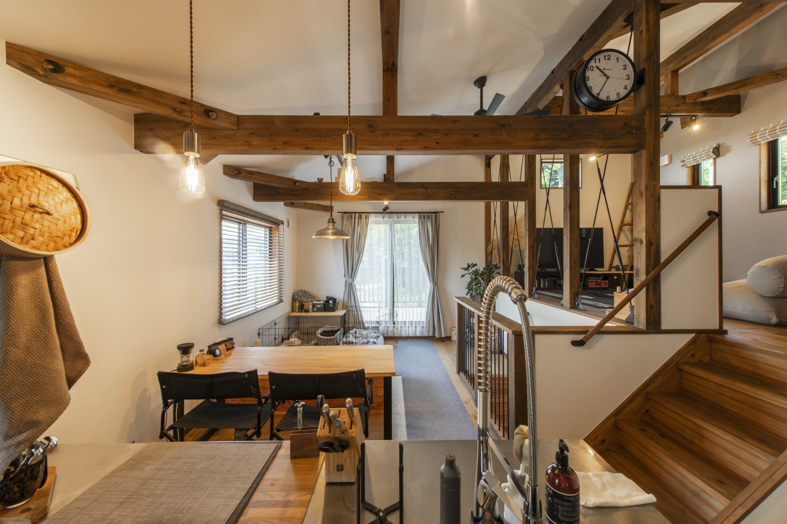 「土間派×スキップ派」ふたりのコダワリと愛犬「ビス...