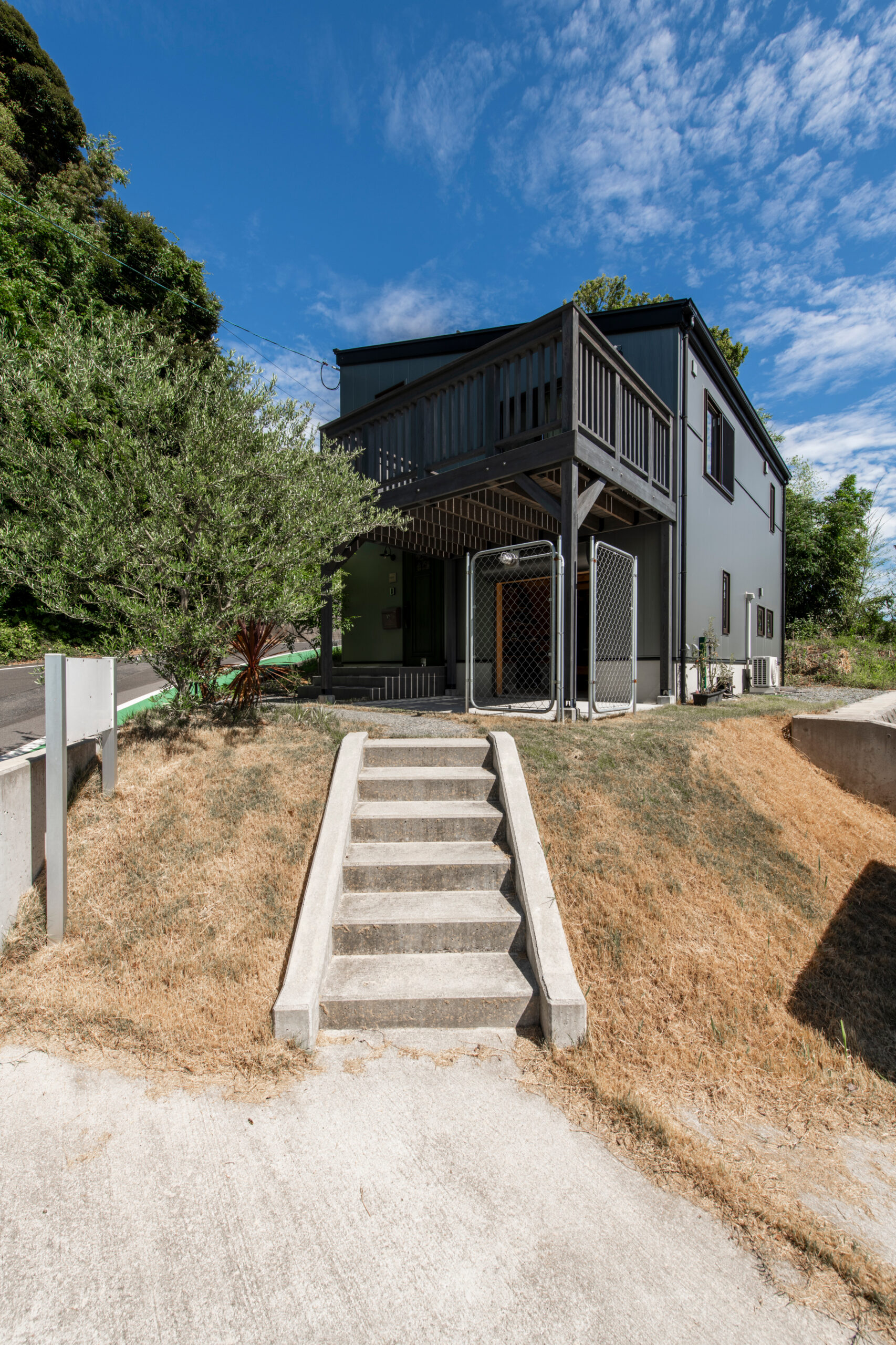 「土間派×スキップ派」ふたりのコダワリと愛犬「ビス...