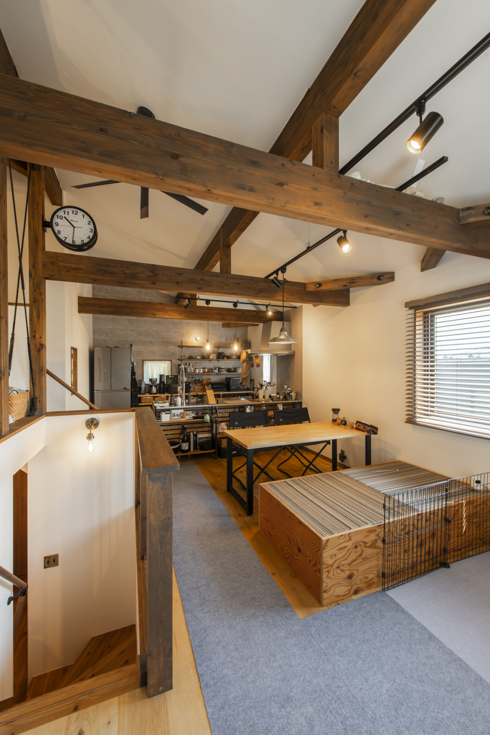 「土間派×スキップ派」ふたりのコダワリと愛犬「ビス...