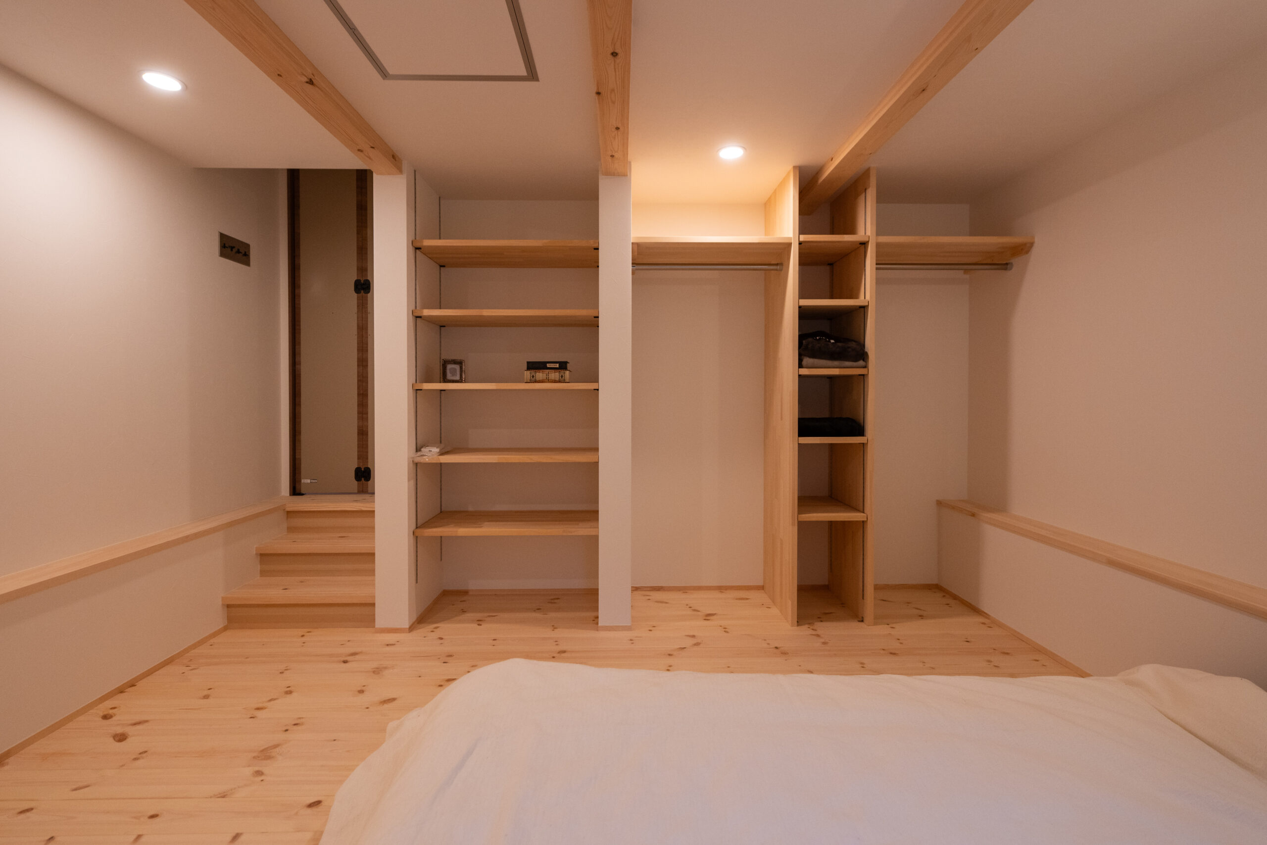 床にこだわった、海が似合うスキップフロア